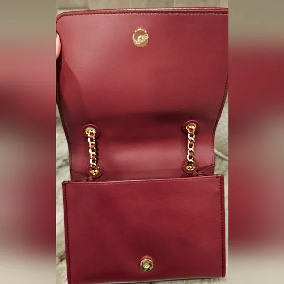 Tory Burch Savannah Convertible Shoulder Bag in Imperial Garnet - Picture 9 of 9